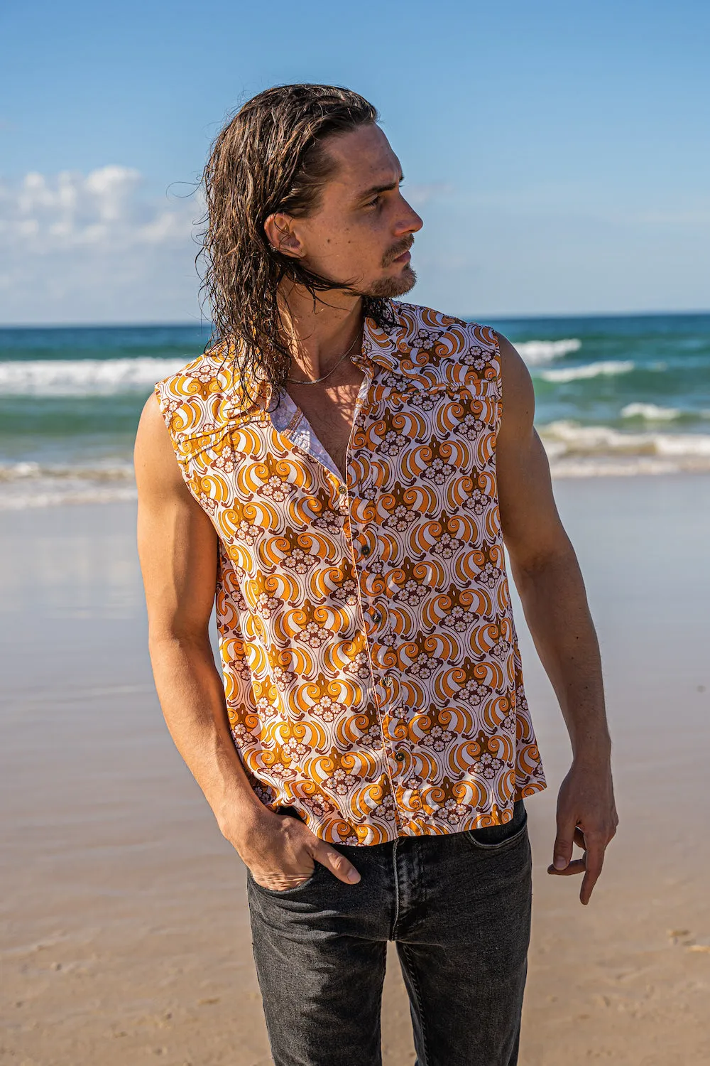 THE "GROOVE' SLEEVELESS SHIRT